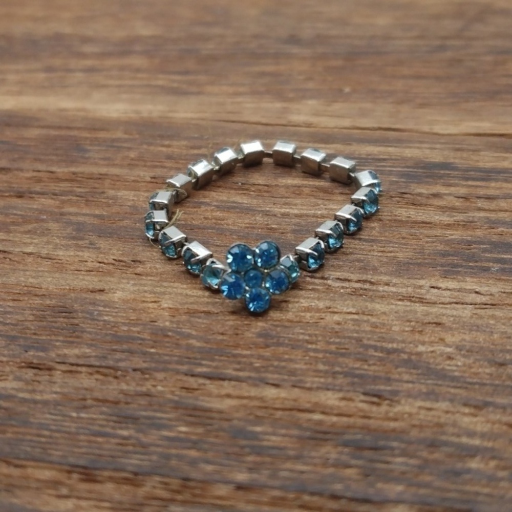 3/$20 Dainty crystal blue‎ ring size 10 R272